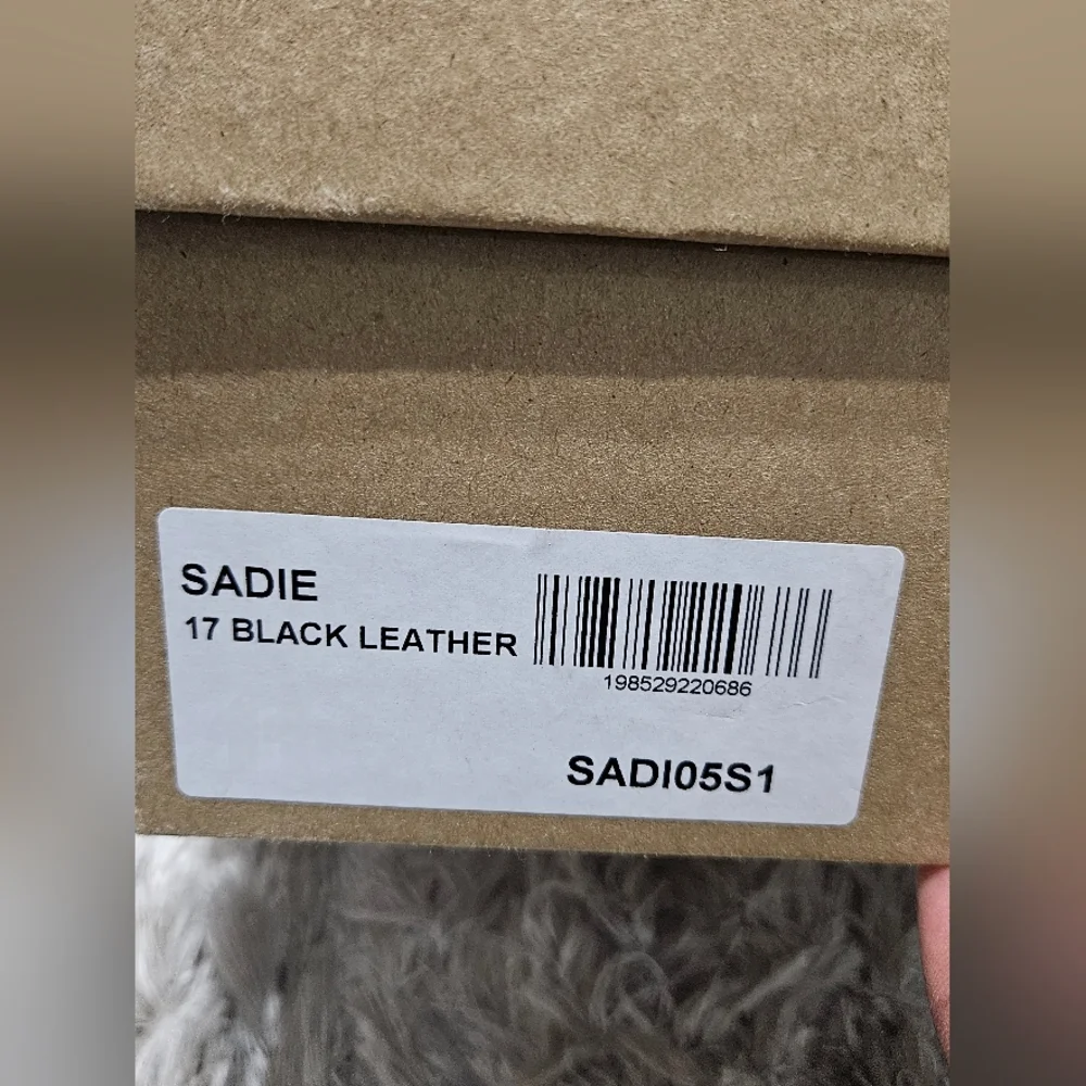 NWB Steve Madden Sadie black leather open toe Size 41 - Picture 12 of 12